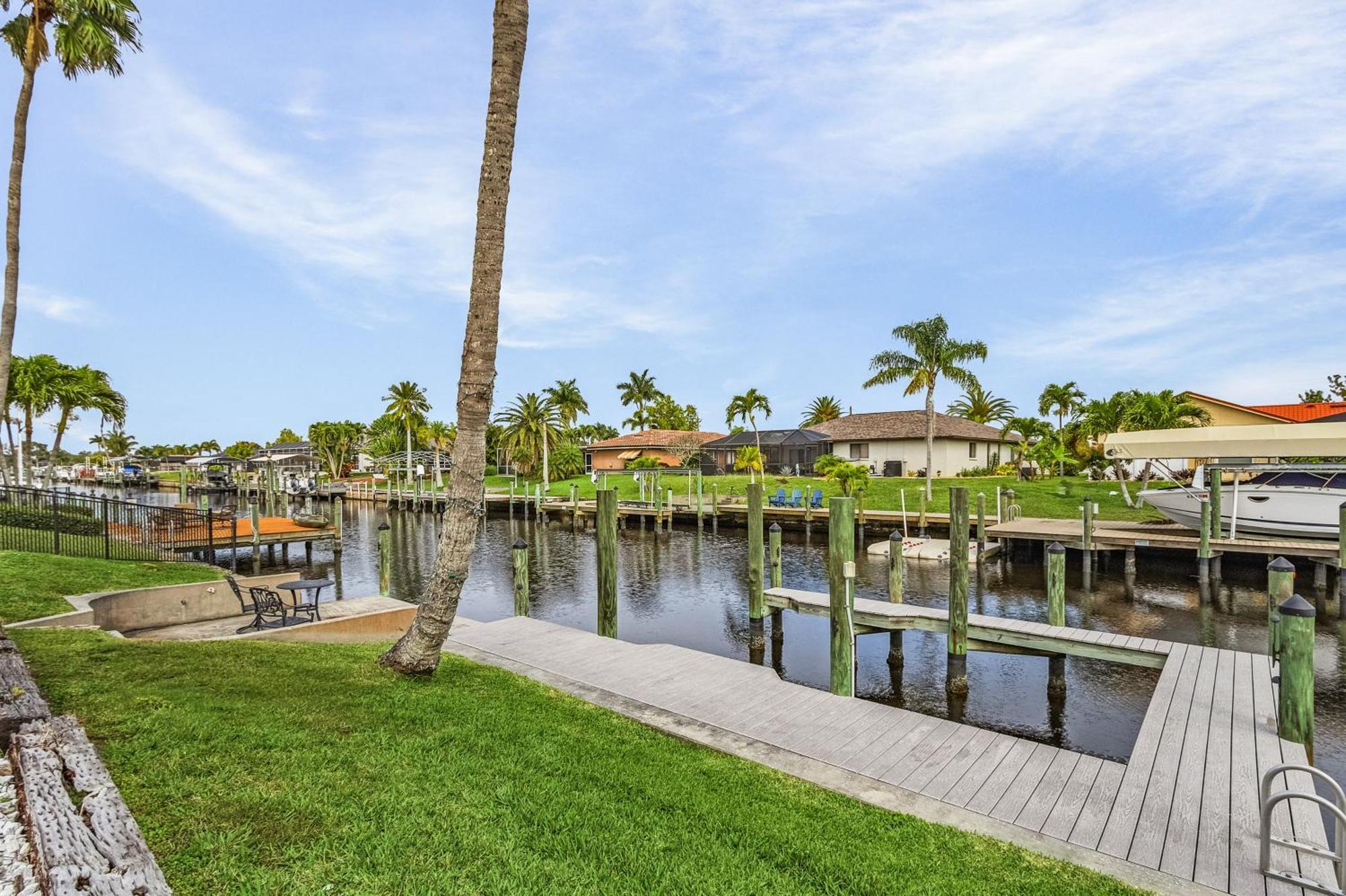 Canal-Front Oasis With Dock And Kayaks In Cape Coral! Luaran gambar